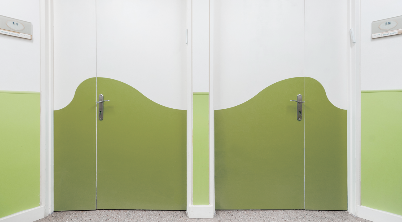 Linden decorative hafl-height door