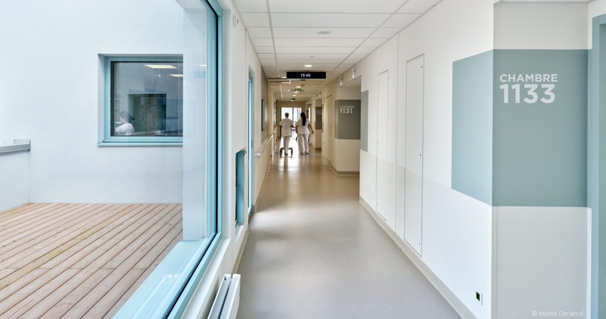 Sens hospital with Chalk Decochoc protection panels